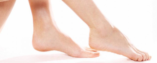 女生脚踝系红绳含义(女生脚踝系红绳的寓意是什么)