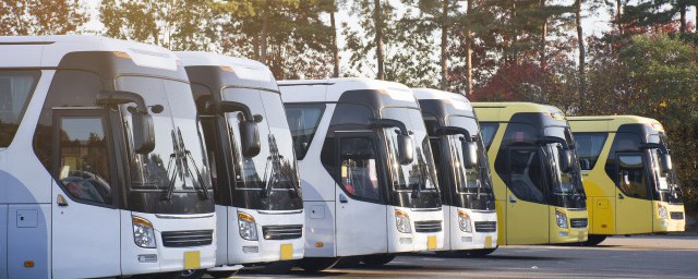 院墙外西面建车库有哪些讲究(庭院建车库哪个方位好)