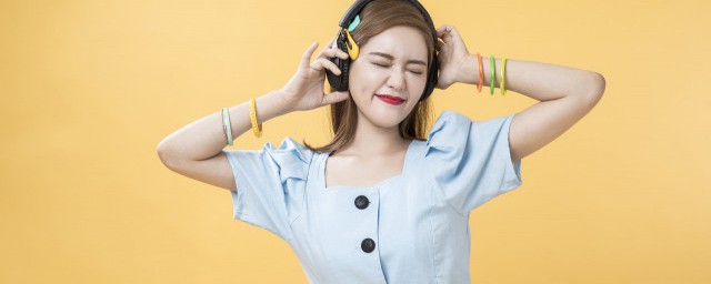 网络上红伞伞白杆杆是什么歌(红伞伞白杆杆歌曲是什么意思)