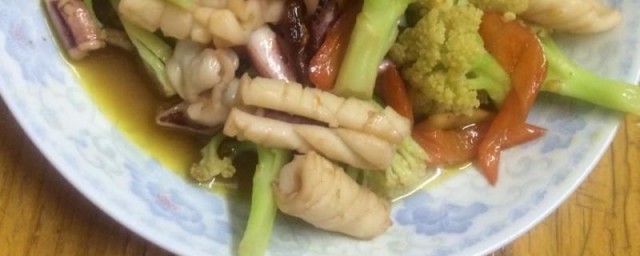 鱿鱼炒花菜做法介绍(鱿鱼花炒青菜)
