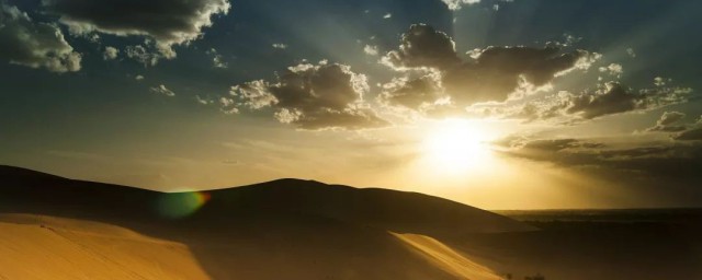 大漠孤烟直长河落日圆如何理解(大漠孤烟直长河落日圆的理解)