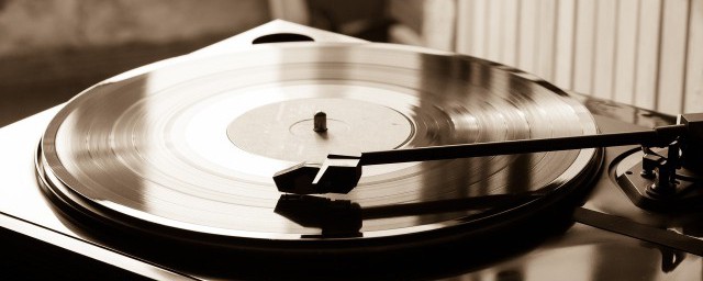 红梅赞的创作时间与原唱(红梅赞原唱是谁演唱的)