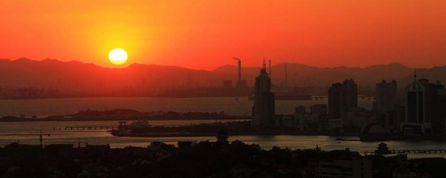 配日落的短句八字句子(配日出日落的句子)