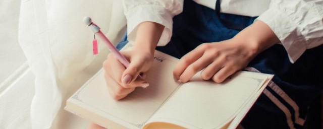 依然如故的故的意思是什么(依然如故中的故指的是什么意思)