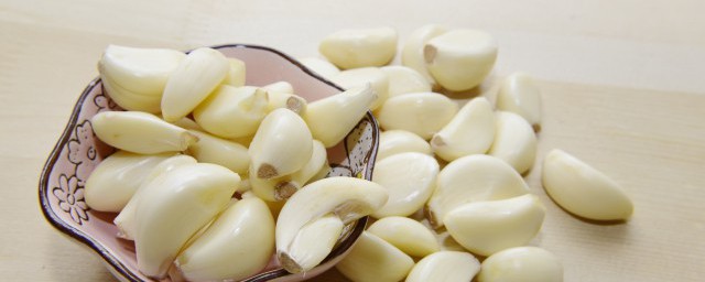 大蒜如何储存(脱了皮的大蒜如何储存)