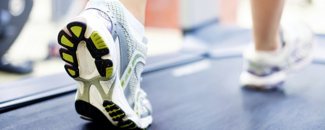 马拉松训练的5个技巧让跑者事半功倍(如何训练才能跑马拉松)