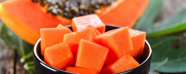 吃木瓜的好处和功效有哪些(吃木瓜有什么功效和营养)