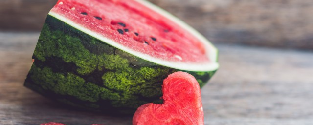 西瓜如何储存(吃不完的西瓜如何储存)