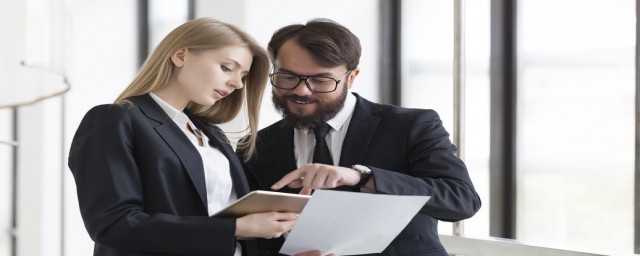 英文自我介绍面试让我来教你写(面试怎么做英文自我介绍)