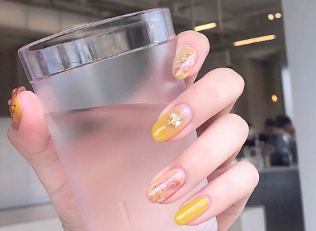 2021春节美甲图片大全红色显白(春节美甲图片大全2020红色)