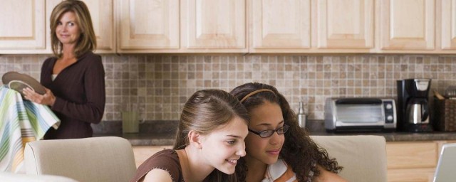 有哪些适合四十多岁女性看的书籍(四十几岁女人适合看的书)