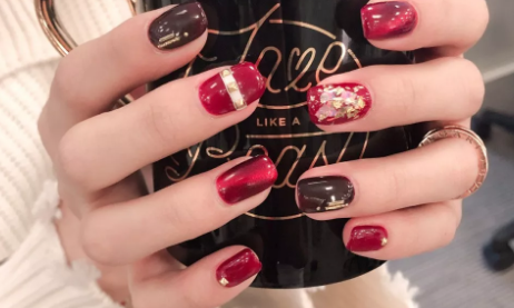 2021春节美甲图片大全红色显白(春节美甲图片大全2020红色)