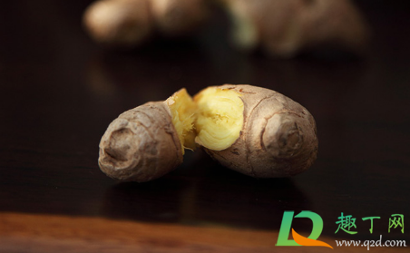 婴儿生姜敷脚心不超过几小时(婴儿姜敷脚心几个小时)