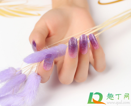 贴甲片会影响指甲生长吗(美甲贴会影响指甲生长吗)