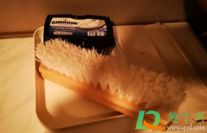 衣服上有鞋油怎么洗不留痕迹(衣服鞋子上的油怎么洗掉)