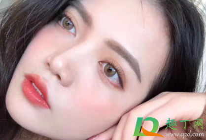 隐形眼镜睡觉忘记摘了怎么办(睡觉忘记摘掉隐形眼镜)