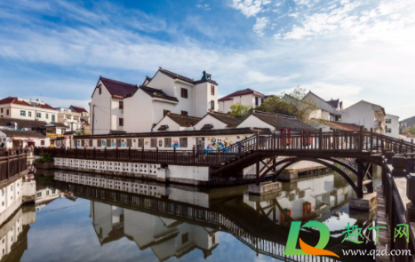 金山嘴渔村附近有没有开放沙滩(金山嘴渔村怎么去海边)