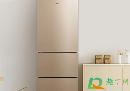 三层冰箱中间一层是放什么的(三层冰箱中间)