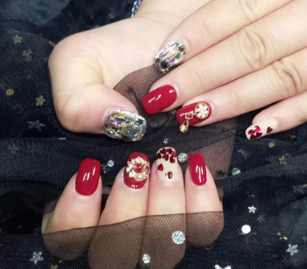 2021春节美甲图片大全红色显白(春节美甲图片大全2020红色)