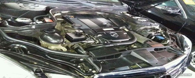 发动机吱吱响的原因及解决方法(发动机吱吱吱响)