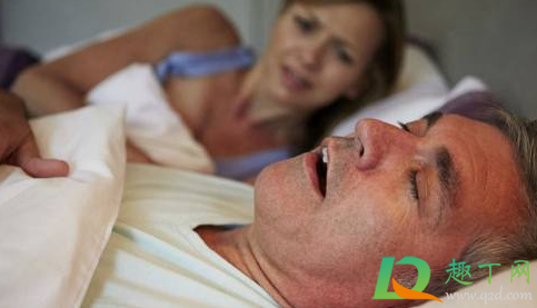 用嘴巴呼吸睡觉会打呼噜吗(睡觉打呼噜是用嘴呼吸吗)