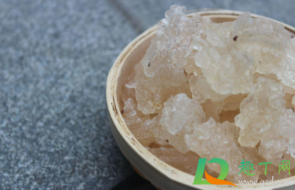 泡雪燕用什么水(雪燕用不用泡水)