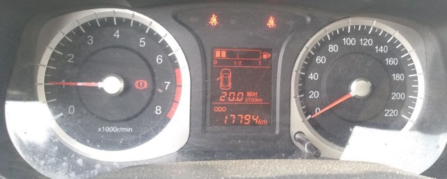 仪表盘参数怎么看(汽车仪表盘如何看)