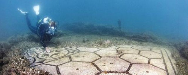 位于第二的是哪座(第二掌骨的位置)