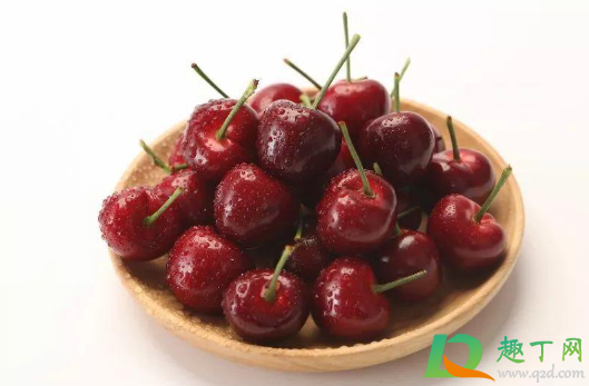 吃车厘子牙齿变蓝是为什么(吃完车厘子牙齿马上变色)