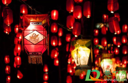 在外地春节一个人怎么过2021(2021年一月一号外地人回老家)