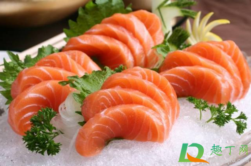 打了新冠疫苗可以吃三文鱼吗(打了新冠疫苗能吃三文鱼)