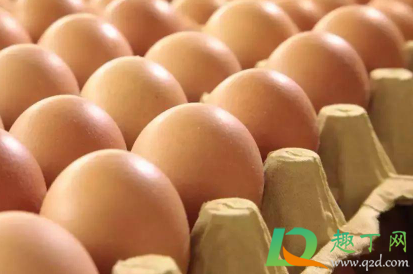 生鸡蛋用什么东西装才不烂(生鸡蛋怎么装不会碎)