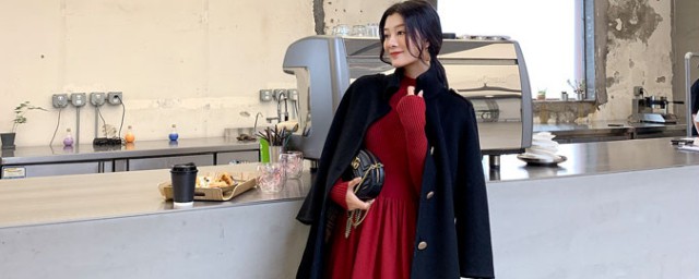 红毛衣搭配这些大衣保暖又漂亮(大红色的毛呢大衣怎么搭配)