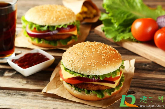 打新冠疫苗能吃汉堡吗(打新冠疫苗可以吃汉堡吗?)