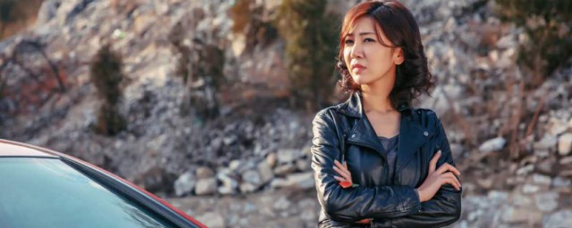 那些主播直播的电影怎么操作的(直播电影是怎么直播的)