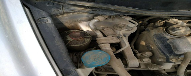 解决思域助力泵油壶冒油的方法(思域方向机油壶喷油)