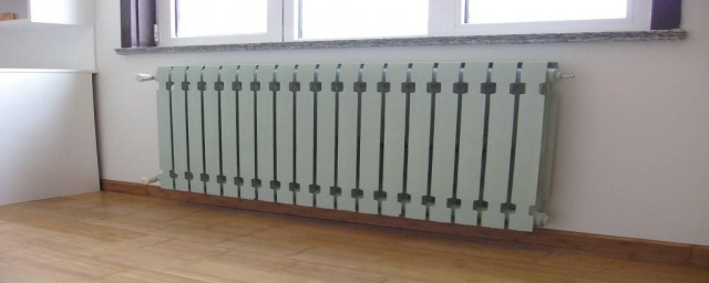 暖气管道入水热出水不热怎么解决(暖气进水管不热怎么回事)