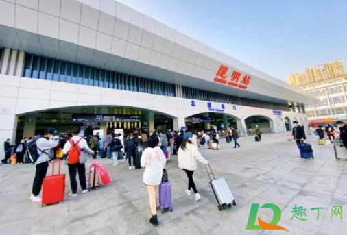 返乡是要去街道报备还是社区报备(返乡人员如何向社区报备)