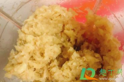 生姜敷膝盖会灼伤吗(生姜敷膝盖需要加热生姜吗)