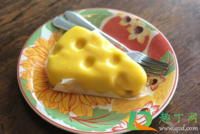 冷冻的奶酪过期了还能吃吗(奶酪放急冻过期还能用?)