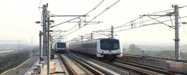 中国标准铁路多宽(中国铁路是多宽)