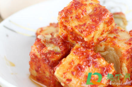 做霉豆腐怎么会有红色的(做霉豆腐时豆腐发红了)