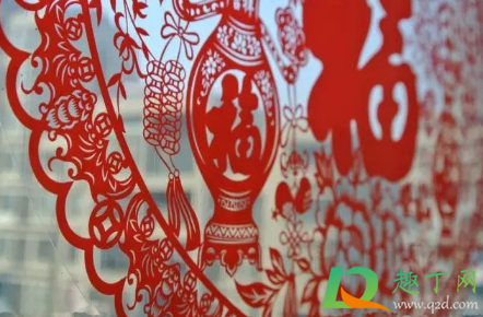 在外地春节一个人怎么过2021(2021年一月一号外地人回老家)