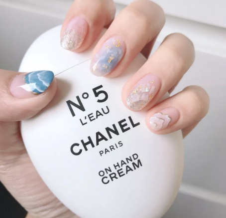 2021春节美甲图片大全红色显白(春节美甲图片大全2020红色)