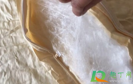 蚕丝被盖久了成团能重新弹吗(蚕丝被盖久了会成团吗) 蚕丝被盖久了成团能重新弹吗(蚕丝被盖久了会成团吗)