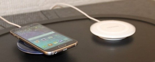 无线充电最早出现在哪一部苹果手机上(iphone无线充电从哪款开始)