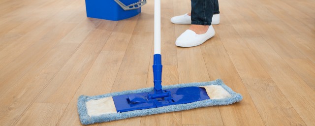 拖地板有什么技巧(拖地板用什么方法最好)