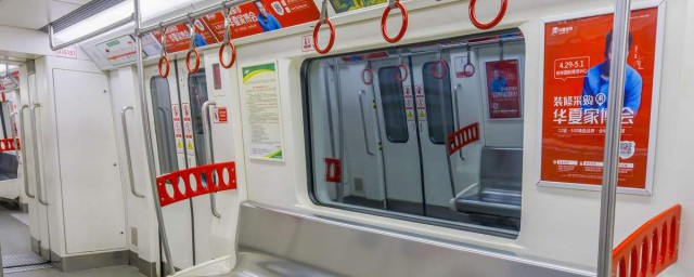 可以带什么上车(车上需要带什么)