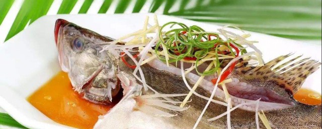 如何做出鲜嫩不腥的清蒸鱼(清蒸鱼怎么去腥的做法和步骤)