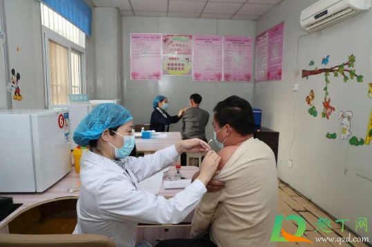 新冠疫苗可以打右胳膊吗(新冠疫苗可以打左胳膊吗)